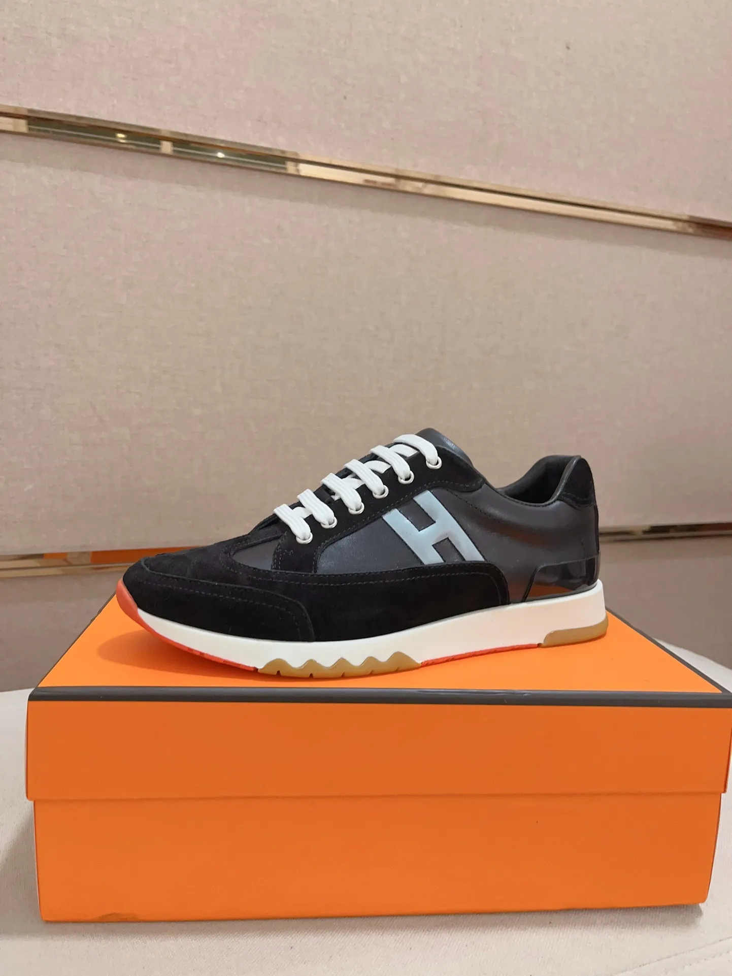 Ex-factory price: 500💰《HERMES》【Classic original single version】Hermès; top 🔝purchasing agent🔍🔍men's latest 🇺🇸sold simultaneously, original imported from Italy ▲▲first-layer cowhide ▲▲ (high-end, nobility and class) ) Exquisite workmanship (Italian 🇮🇹 imported water-dyed 🐂 cowhide lining) sole: original sole provided by the original factory, ⚠️exclusive double-layer activity·TPR·rubber·combined molded outsole; super comfortable·wear-resistant·non-slip·environmental protection The real thing is more beautiful when photographed in kind (high quality, following orders), you can come in and out at will * Number of yards: 38·39·40·41·42·43·44# (can be customized 45.)